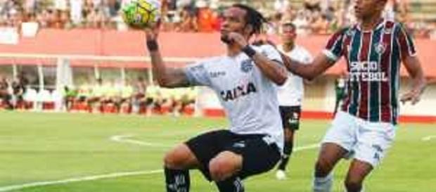 Carlos Alberto, do Figueirense, envolve-se em polêmica com Levir Culpi, do Fluminense (Foto: Net Flu) Carlos Alberto, do Figueirense, envolve-se em polêmica com Levir Culpi, do Fluminense (Foto: Net Flu)