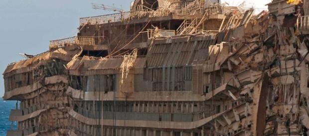 Costa Concordia: il relitto recuperato dopo il sinistro. Costa Concordia: il relitto recuperato dopo il sinistro.