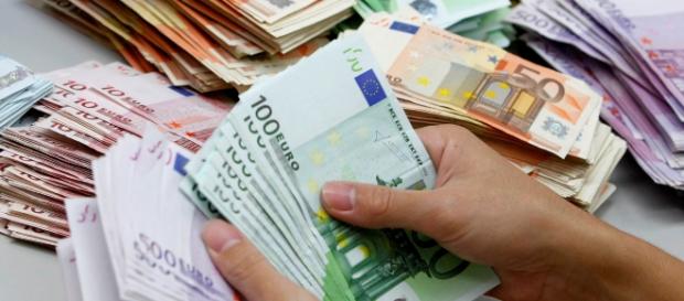 Da settembre 2016 le famiglie potranno richiedere un sussidio economico per fronteggiare la crisi economica Da settembre 2016 le famiglie potranno richiedere un sussidio economico per fronteggiare la crisi economica