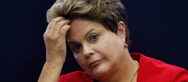 Dilma Rousseff vai receber 5 mil reais por mês Dilma Rousseff vai receber 5 mil reais por mês