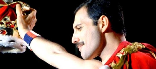 Freddie Mercury, leader dei Queen Freddie Mercury, leader dei Queen