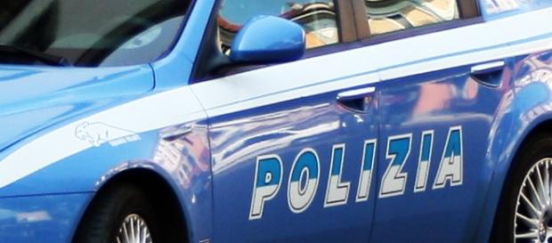 In piazza Madre Teresa di Calcutta sono intervenuti gli agenti della Squadra volante. In piazza Madre Teresa di Calcutta sono intervenuti gli agenti della Squadra volante.