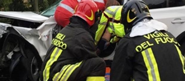 Incidente stradale mortale, foto dall'archivio web dei vigili del fuoco Incidente stradale mortale, foto dall'archivio web dei vigili del fuoco
