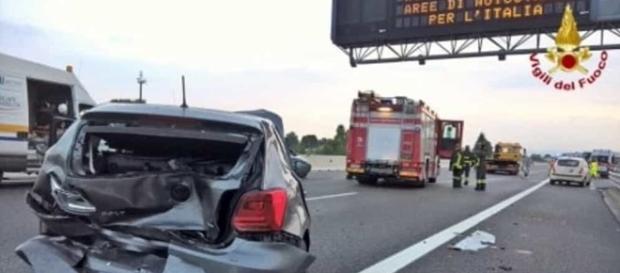 Incidenti Stradali, foto dei vigili del fuoco Incidenti Stradali, foto dei vigili del fuoco