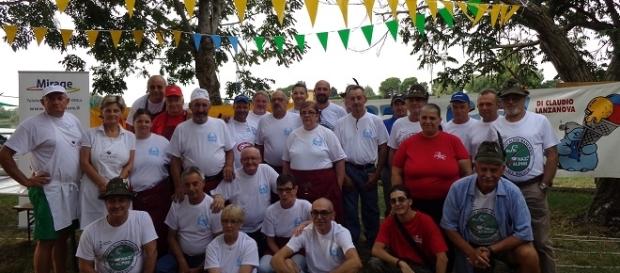 L'associazione "Una Domenica Diversa" e i suoi amici. L'associazione "Una Domenica Diversa" e i suoi amici.