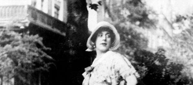 La fotografía tomada de Einar Wegener luego de su metamorfosis La fotografía tomada de Einar Wegener luego de su metamorfosis