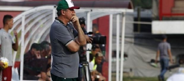 Levir Culpi observa equipe na vitória sobre o Figueirense pelo Brasileirão (Foto: Mailson Santana/Divulgação FFC) Levir Culpi observa equipe na vitória sobre o Figueirense pelo Brasileirão (Foto: Mailson Santana/Divulgação FFC)