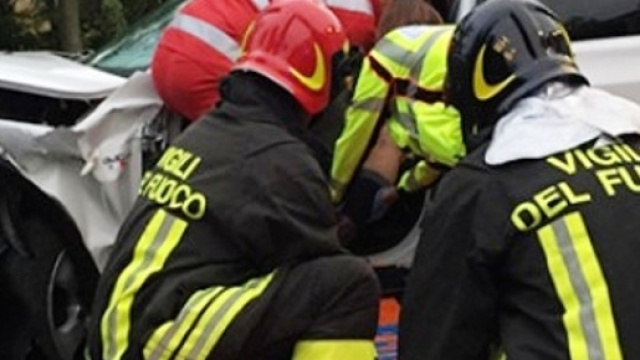 Incidente stradale mortale, foto dall'archivio web dei vigili del fuoco