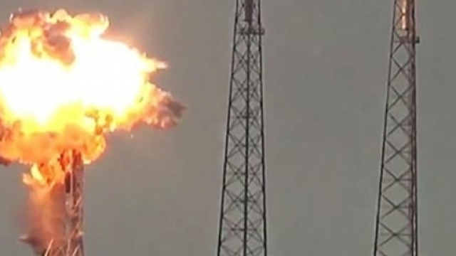 L'esplosione di un razzo Falcon 9 sulla rampa di lancio di Cape Canaveral potrebbe essere un duro colpo per SpaceX.