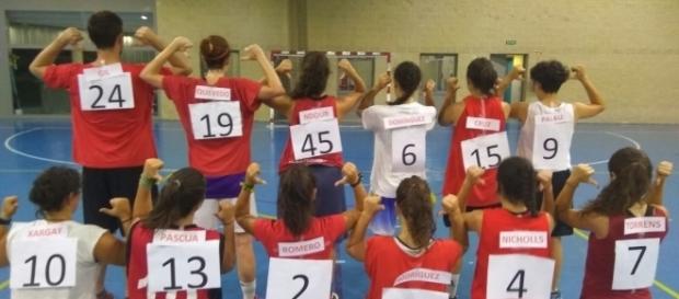 El senior femenino del Picanya Básquet y su protesa en busca de la igualdad El senior femenino del Picanya Básquet y su protesa en busca de la igualdad