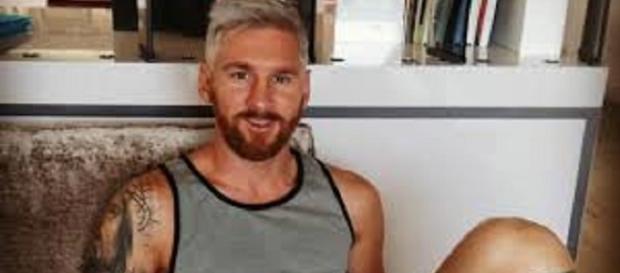 Lionel Messi pintou o cabelo de loiro Lionel Messi pintou o cabelo de loiro