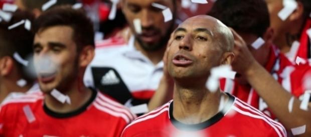Luisão foi convidado a sair do Benfica Luisão foi convidado a sair do Benfica