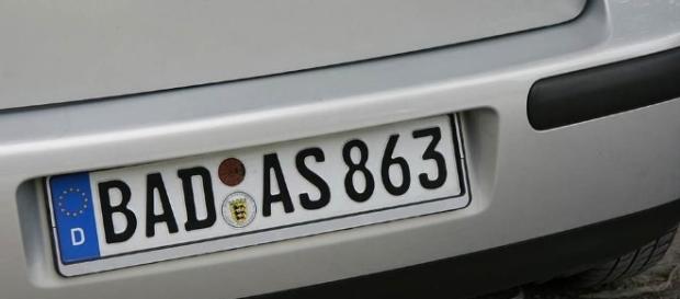 Targhe estere per autovetture che non pagano tasse e multe. Targhe estere per autovetture che non pagano tasse e multe.