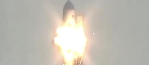 Ufo: alieni responsabili nell'esplosione del razzo SpaceX? Ufo: alieni responsabili nell'esplosione del razzo SpaceX?