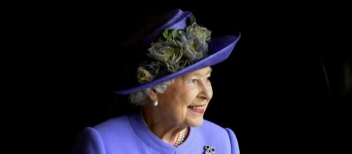 Elisabetta II cerca personale per la sua residenza londinese.