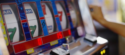 Stretta sulle slot machine nei luoghi sensibili