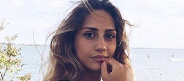 Beatrice Valli consiglia alla sorella di conoscere un uomo diverso da Fabio Beatrice Valli consiglia alla sorella di conoscere un uomo diverso da Fabio