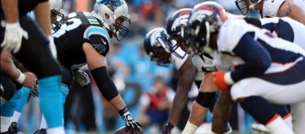 Broncos e Panthers tentam repetir a última temporada na qual as duas franquias disputaram o título Broncos e Panthers tentam repetir a última temporada na qual as duas franquias disputaram o título
