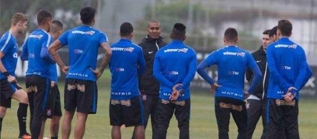 Elenco do Corinthians faz pacto até o fim do Campeonato Brasileiro Elenco do Corinthians faz pacto até o fim do Campeonato Brasileiro