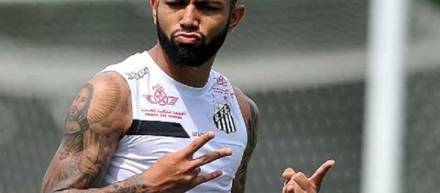 Gabriel Barbosa , in arte Gabigol con la maglia del Santos Gabriel Barbosa , in arte Gabigol con la maglia del Santos