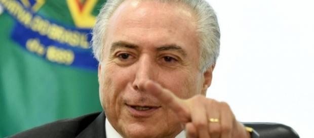 Temer muda de opinião e decide enviar reforma da previdência ao Congresso antes das eleições municipais Temer muda de opinião e decide enviar reforma da previdência ao Congresso antes das eleições municipais