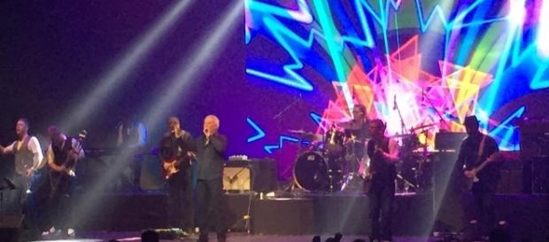 Tom Jones es todo un carismático frontman y cantante, con más de 100 millones de discos vendidos Tom Jones es todo un carismático frontman y cantante, con más de 100 millones de discos vendidos