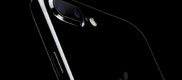 Un iPhone que simula el diseño del Mac Pro en negro cromado Un iPhone que simula el diseño del Mac Pro en negro cromado