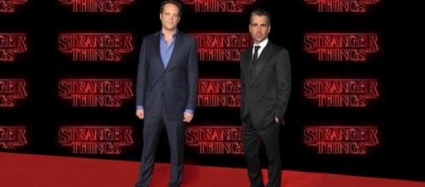 Vince Vaughn e Colin Farrell in Stranger Things 2 Vince Vaughn e Colin Farrell in Stranger Things 2