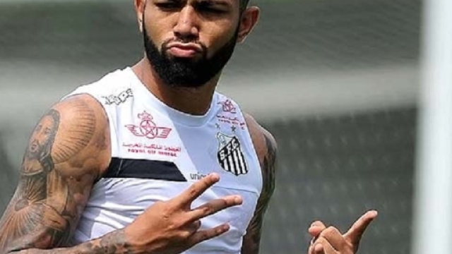 Gabriel Barbosa , in arte Gabigol con la maglia del Santos