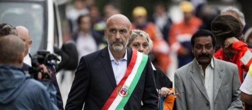 Il sindaco di Amatrice Sergio Pirozzi il giorno dei funerali solenni delle vittime del terremoto