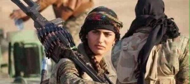 'Angelina Jolie' a Kurdistanului a murit luptând împotriva jihadiștilor din Statul Islamic 'Angelina Jolie' a Kurdistanului a murit luptând împotriva jihadiștilor din Statul Islamic