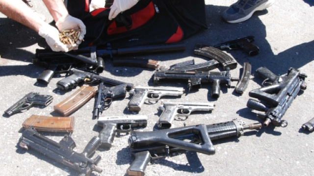 L'arsenale scoperto dagli uomini delle fiamme gialle