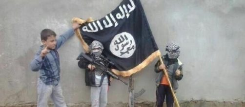 Bambini addestrati all'ideologia jihadista dell'orrore