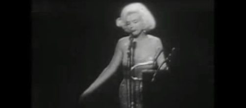 Marilyn canta gli auguri al Presidente Kennedy