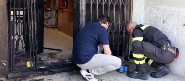 Attentato alla sede del Pd a Modena Attentato alla sede del Pd a Modena