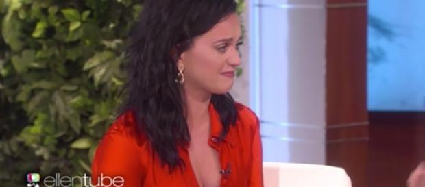 Katy Perry in lacrime allo show di Ellen DeGeneres. Katy Perry in lacrime allo show di Ellen DeGeneres.