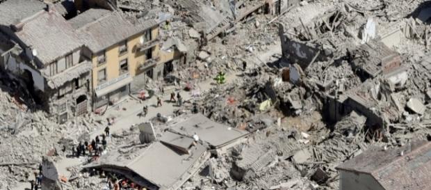 Le rovine che restano del centro storico di Amatrice Le rovine che restano del centro storico di Amatrice