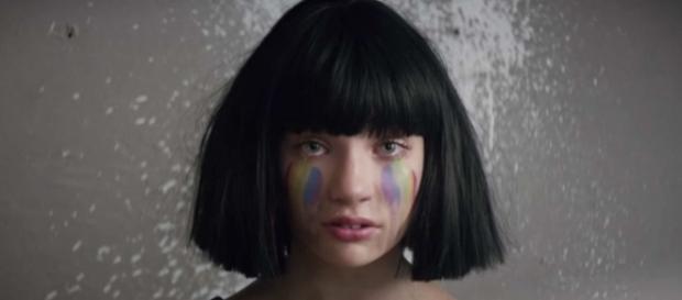 Maddie Ziegler dans le clip "The Greatest" Maddie Ziegler dans le clip "The Greatest"