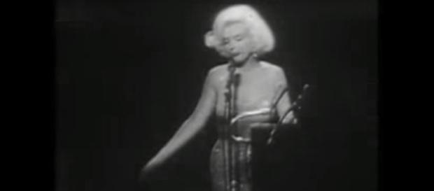 Marilyn canta gli auguri al Presidente Kennedy Marilyn canta gli auguri al Presidente Kennedy