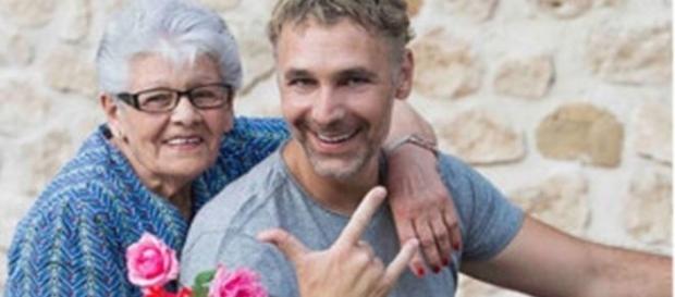 Raul Bova con la mamma Rosa sulla sua moto Raul Bova con la mamma Rosa sulla sua moto