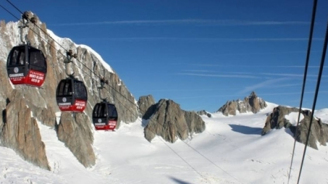 Centinaia di passeggeri bloccati sulle funivie del Monte BIanco