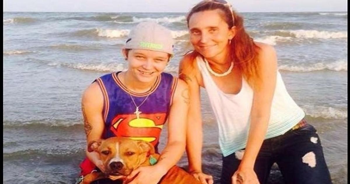 Mulher casou com seus dois filhos: Você é a favor ou ...
