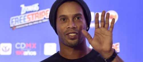 Ronaldinho ed un contratto per una sola partita. Il lento declino ... - eurosport.com