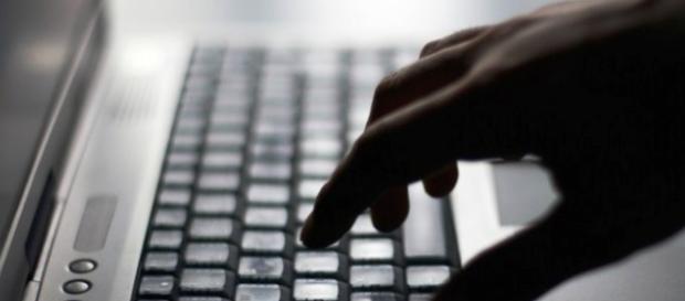Crimes são mais comuns na internet do que imaginamos. Crimes são mais comuns na internet do que imaginamos.