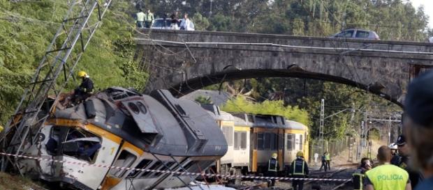Fotografía que ilustra el estado del ferrocarril tras el accidente Fotografía que ilustra el estado del ferrocarril tras el accidente