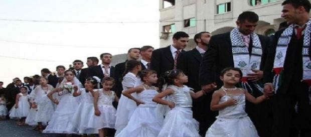 "I bambini sono innocenti e amano la giustizia, mentre la maggior parte degli adulti è malvagia e preferisce la misericordia". G.K. Chesterton "I bambini sono innocenti e amano la giustizia, mentre la maggior parte degli adulti è malvagia e preferisce la misericordia". G.K. Chesterton