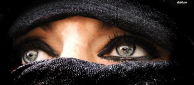 Parigi:turista islamica con il velo allontanata dall'Opéra in ... - libero.it Parigi:turista islamica con il velo allontanata dall'Opéra in ... - libero.it