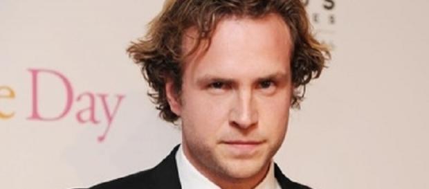 Rafe Spall looking sexy after six stone weight loss. Wikimedia user Vlad1158 Rafe Spall looking sexy after six stone weight loss. Wikimedia user Vlad1158