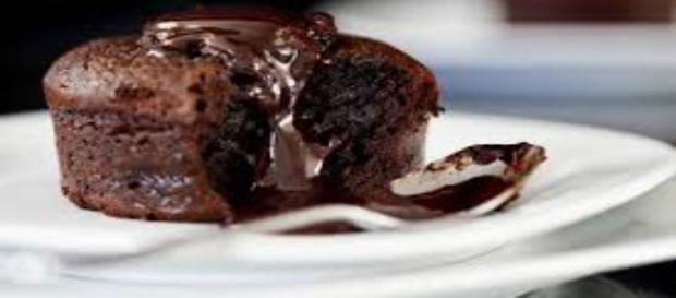 Tortino morbido con cuore al cioccolato fondente. Tortino morbido con cuore al cioccolato fondente.