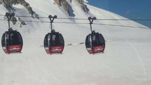 Monte Bianco, cento persone bloccate in cabinovia a 3mila metri ... - mediaset.it